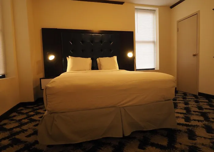 Night Hotel Broadway
